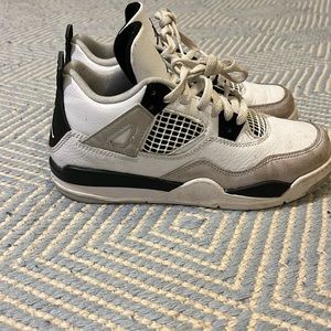 Jordan 4s